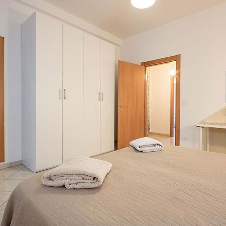 Nuovo Appartamento Beige Бари Экстерьер фото