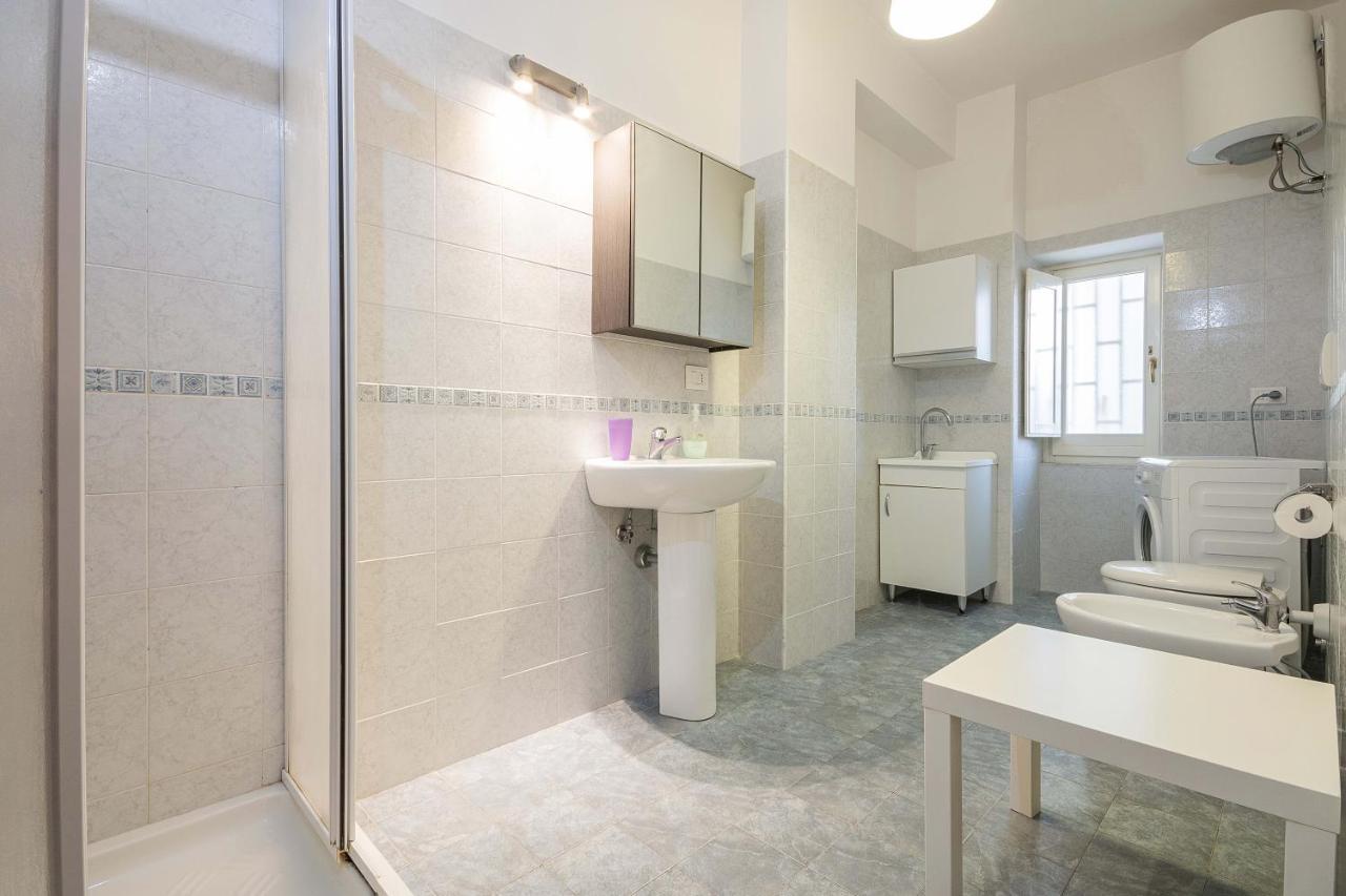 Nuovo Appartamento Beige Бари Экстерьер фото